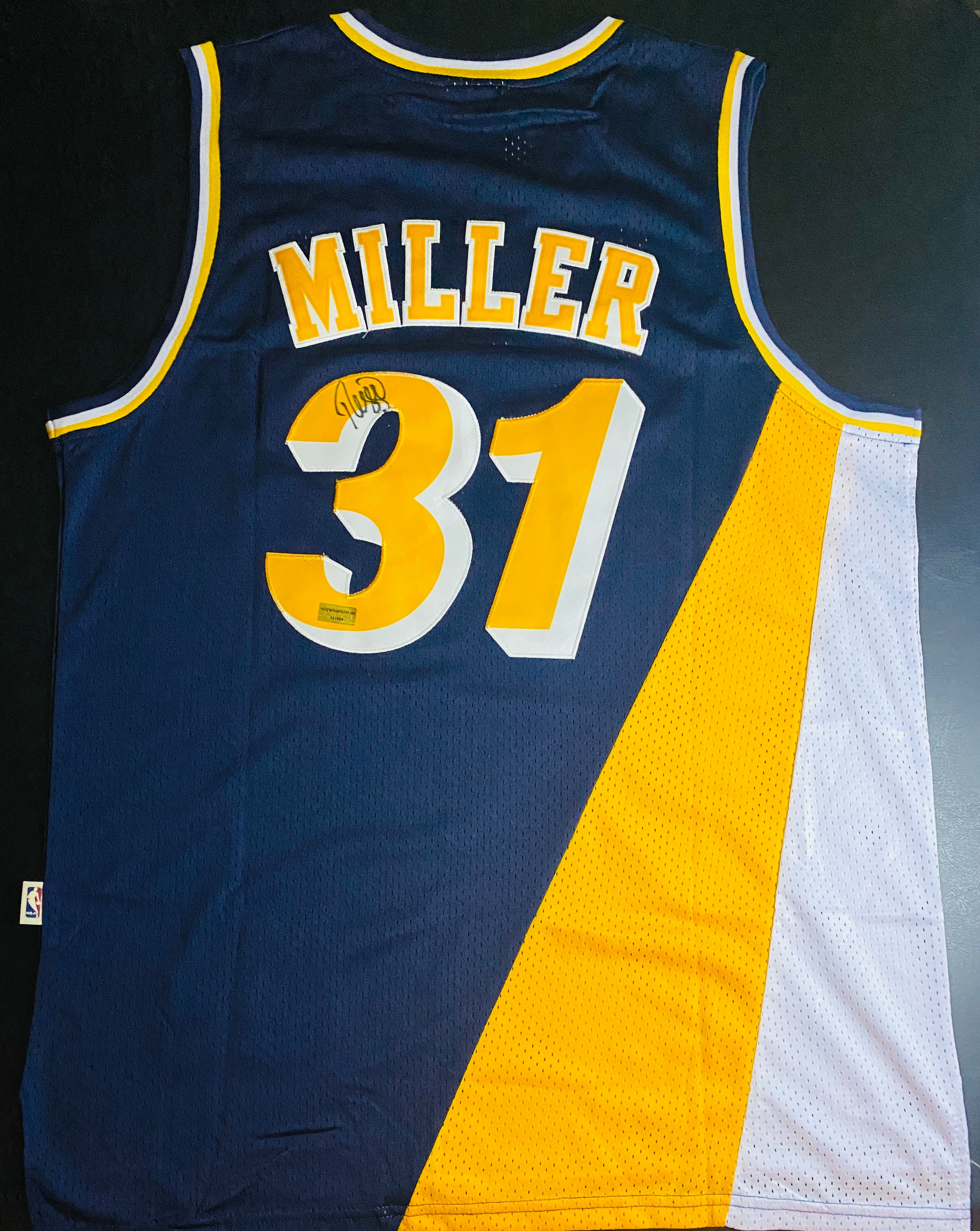 Reggie Miller Signed Jersey With COA (121964) (Pacers)