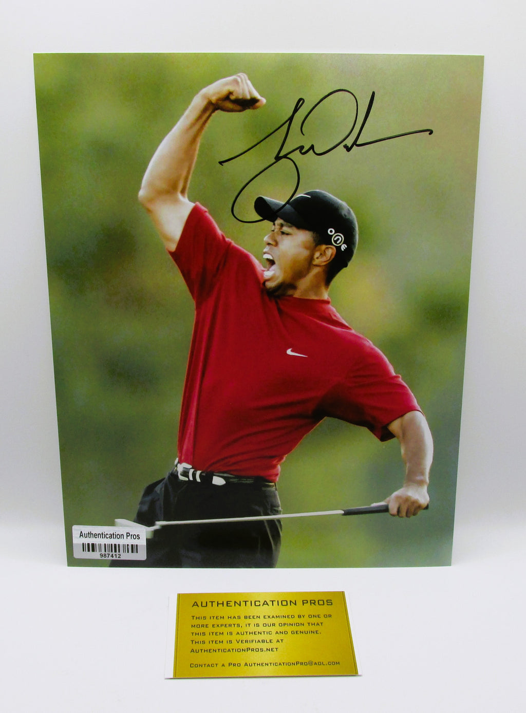 Tiger Woods Signed 8x10 Photo With COA (987412)