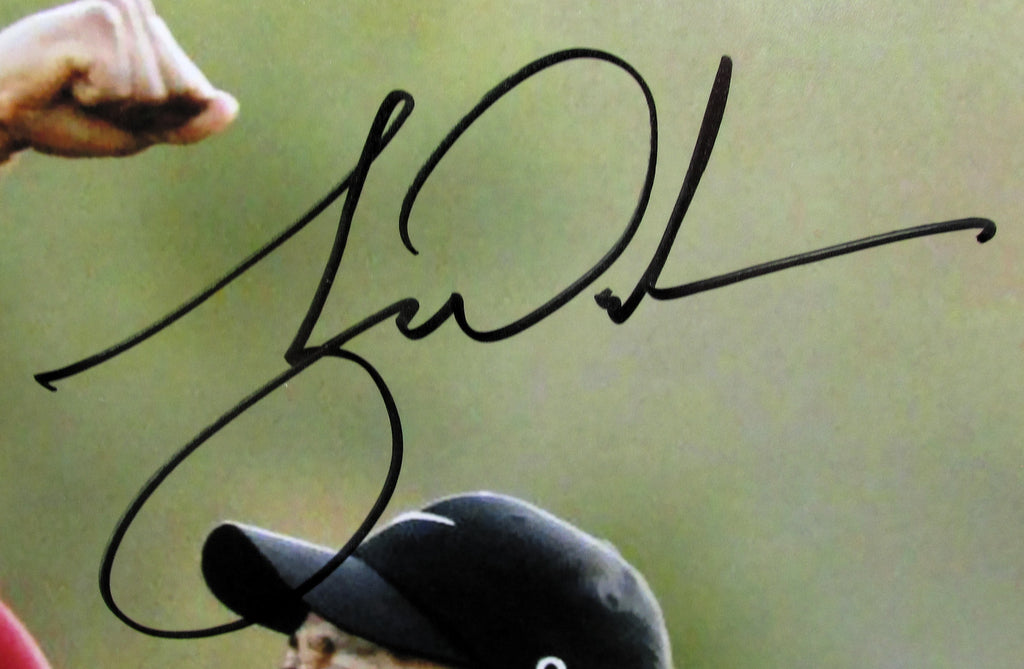 Tiger Woods Signed 8x10 Photo With COA (987412)
