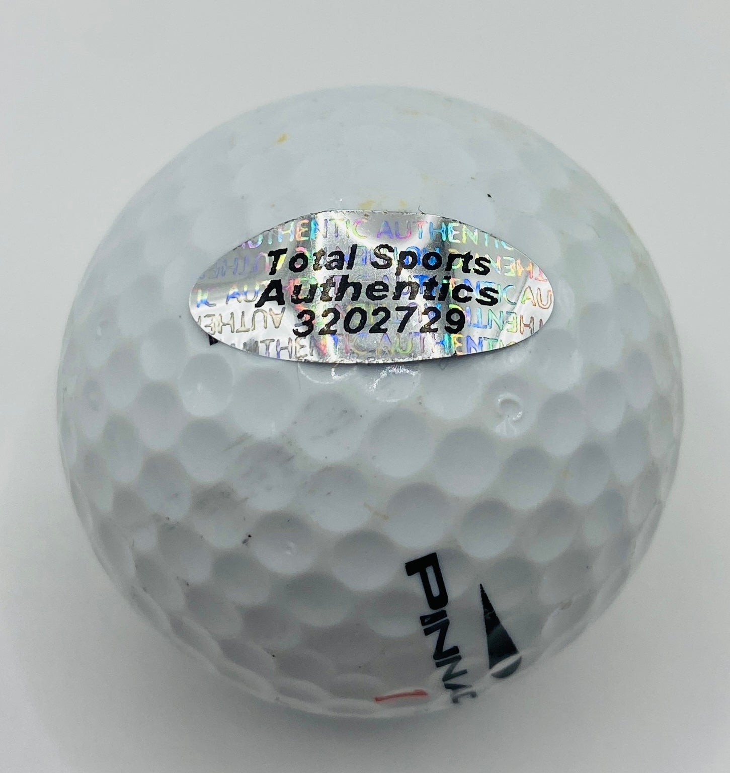 Tiger Woods Signed Golf Ball In Case With COA (3202729)