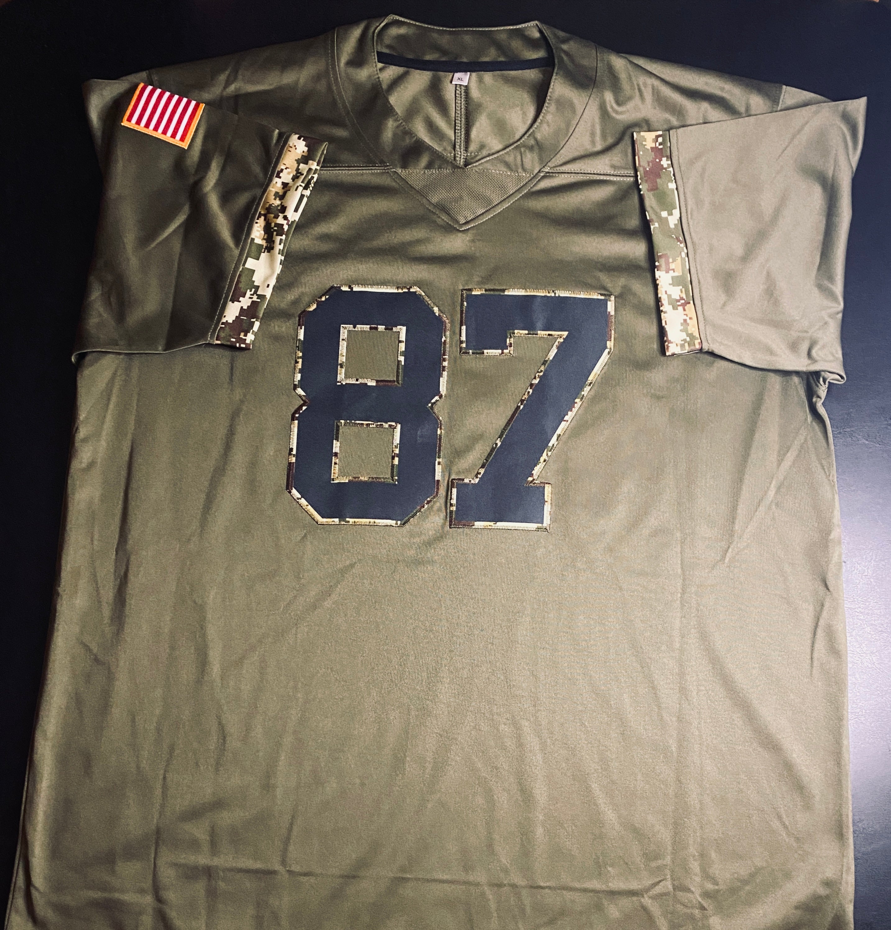 Travis Kelce Signed Jersey With COA (137151) (Chiefs)