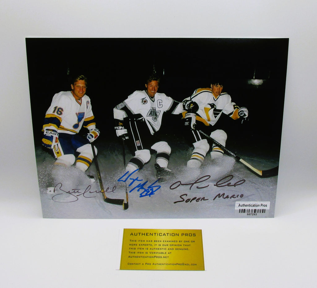 Wayne Gretzky, Mario Lemieux and Brett Hull Signed 8x10 Photo With COA (987293)