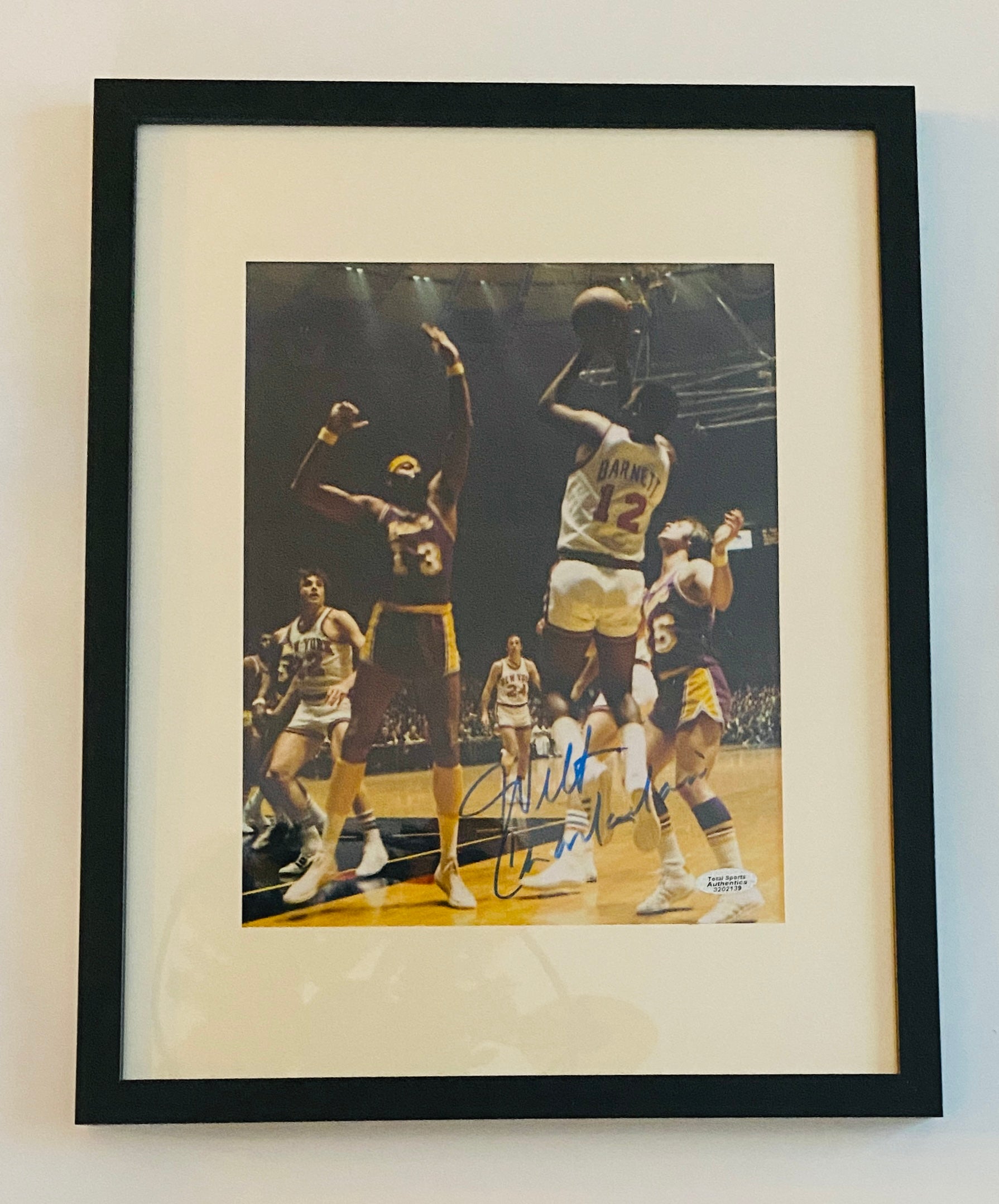 Wilt Chamberlain Signed and Framed 8x10 Photo With COA (3202139) (Lakers)