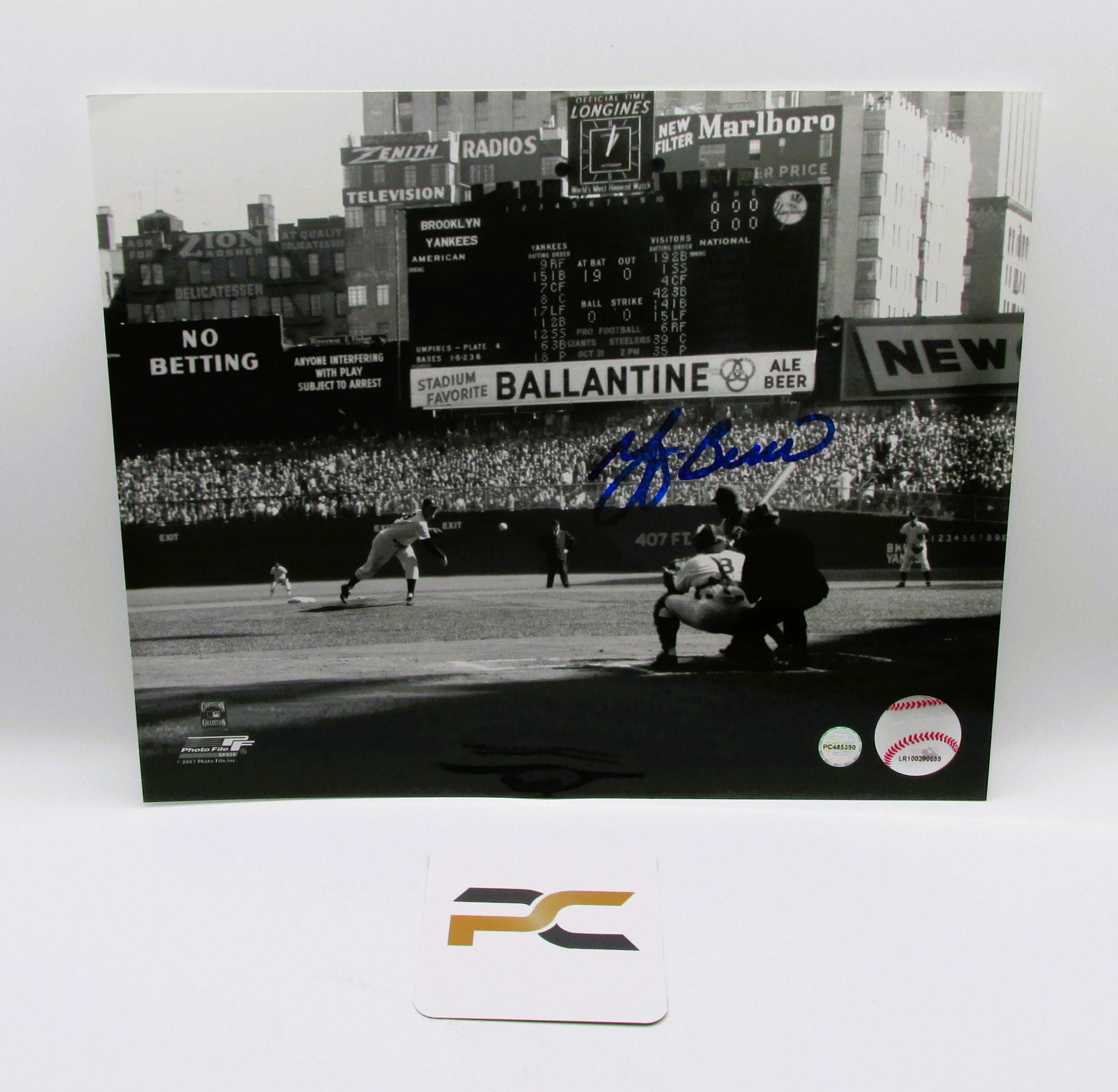 Yogi Berra Signed 8x10 Photo With COA (PC485390) (Yankees)