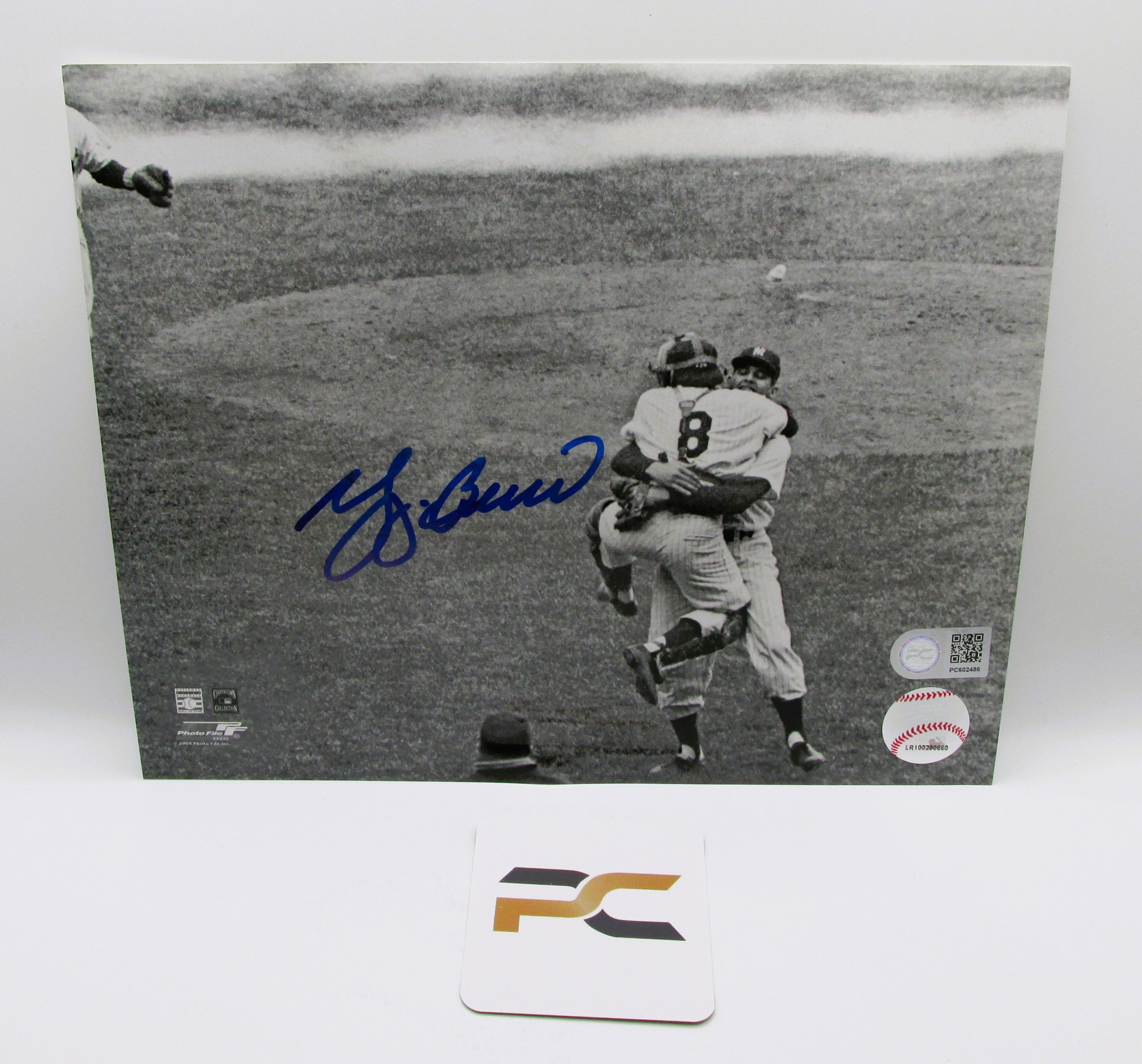 Yogi Berra Signed 8x10 Photo With COA (PC602486) (Yankees)