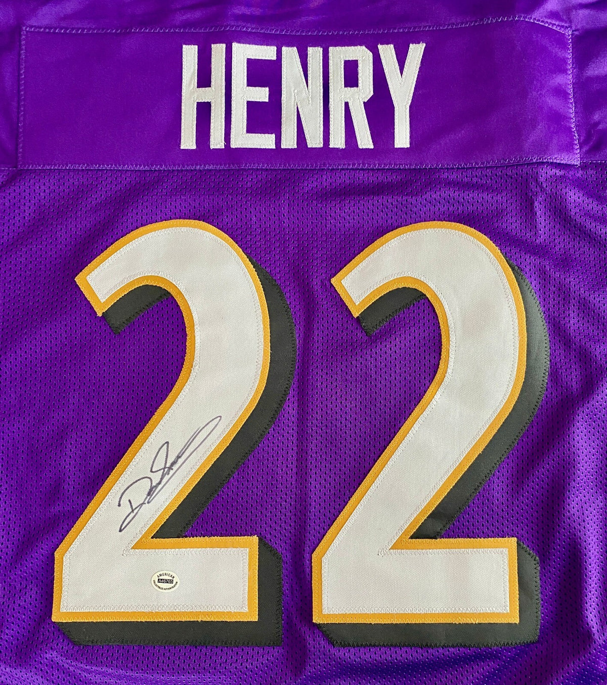 Derrick Henry Signed Jersey With COA (A46765)