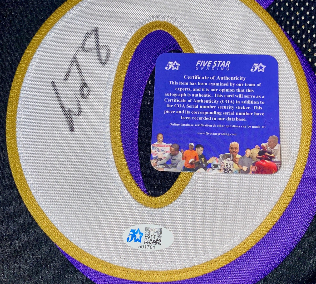Lamar Jackson Signed Jersey With COA (501781)